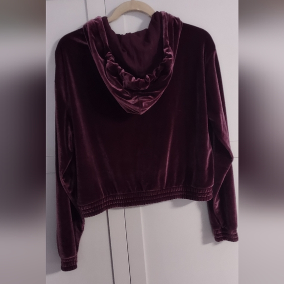 PINK Victoria Secret Women's Burgundy Purple Velvet Cropped Hoodie Size S Unworn - Picture 2 of 9